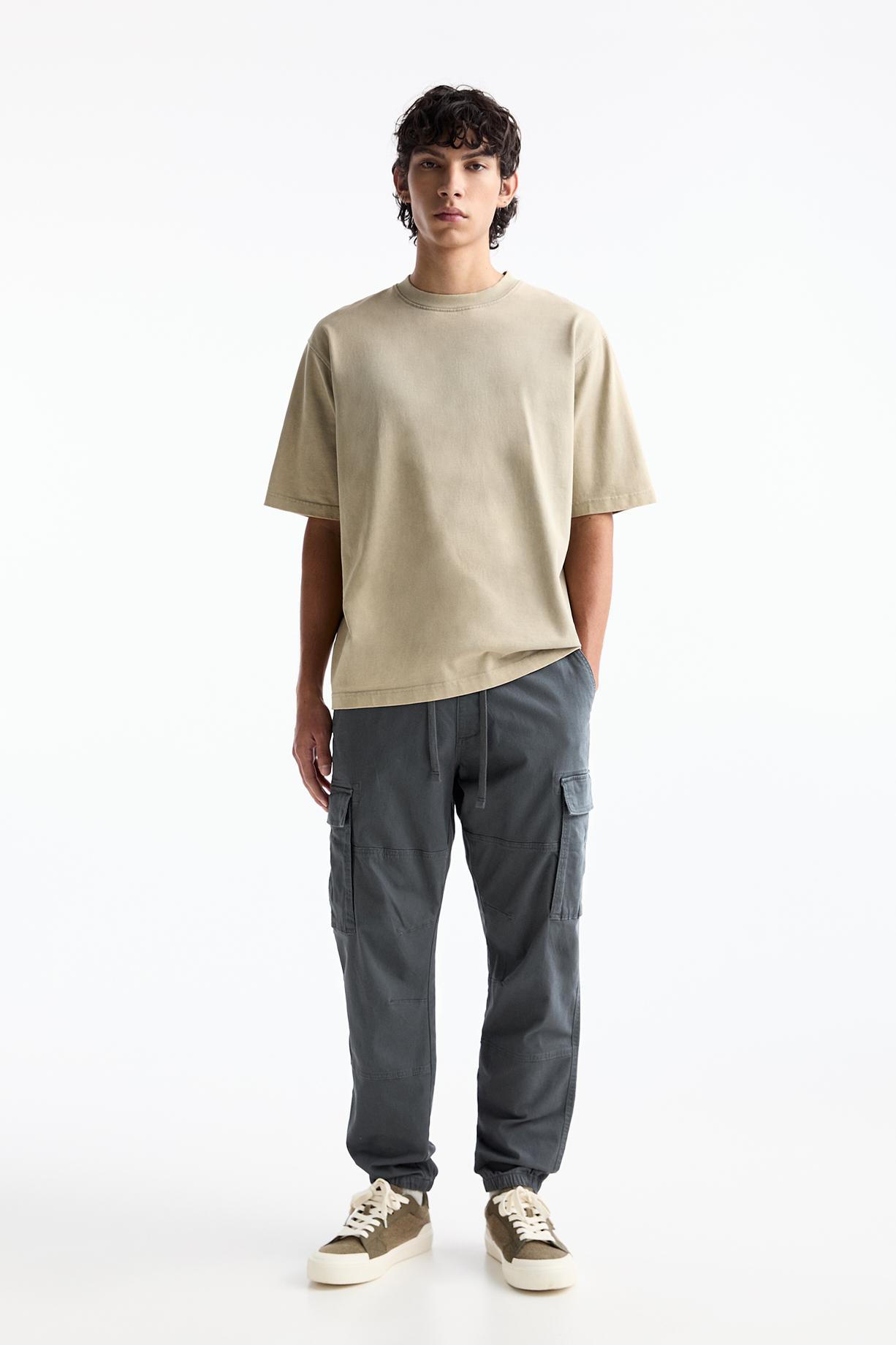 pantalones-cargo-hombre-pull-and-bear-657ahj-1.jpg