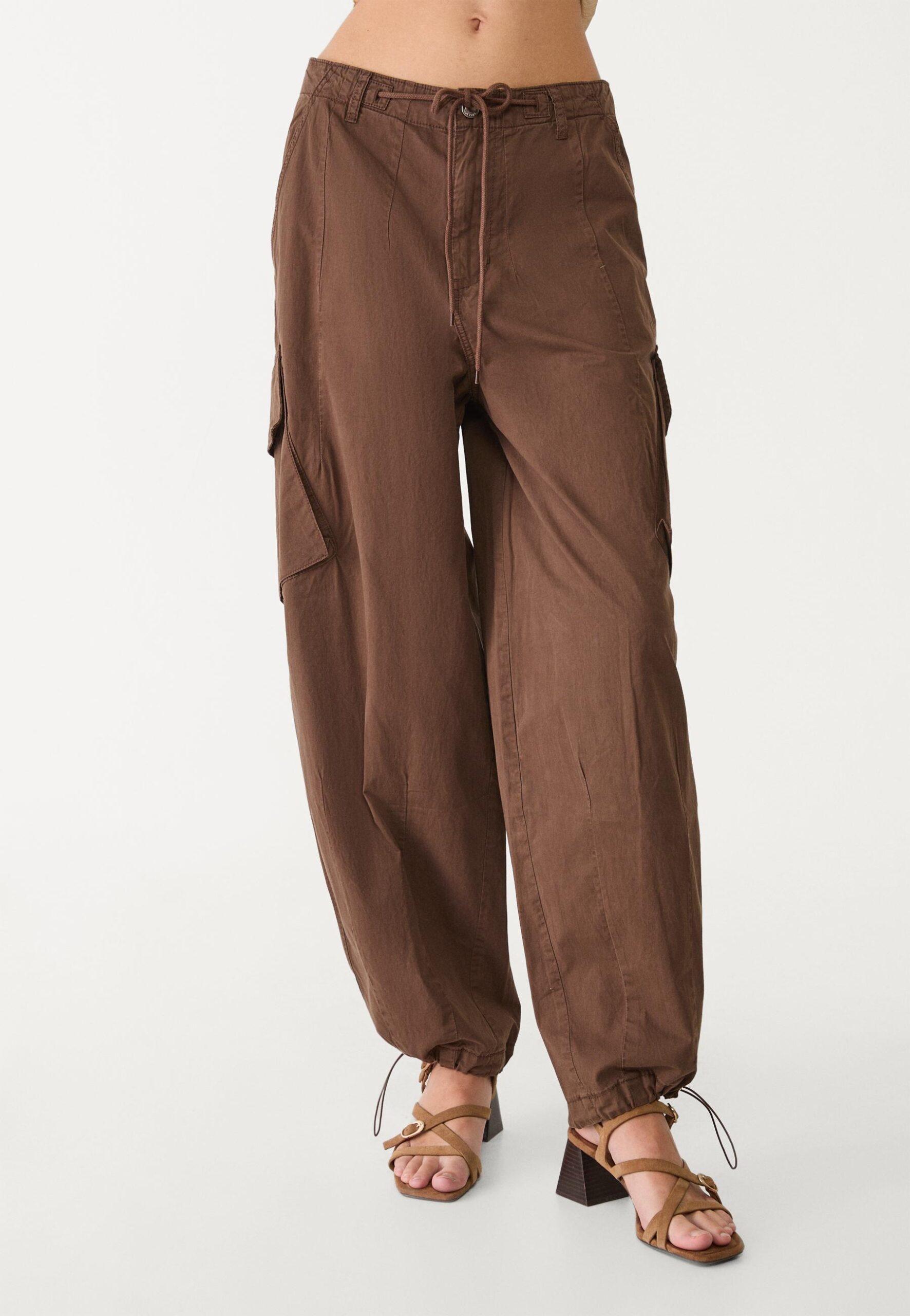pantalones-mujer-stradivarius-167zjq-1.jpg