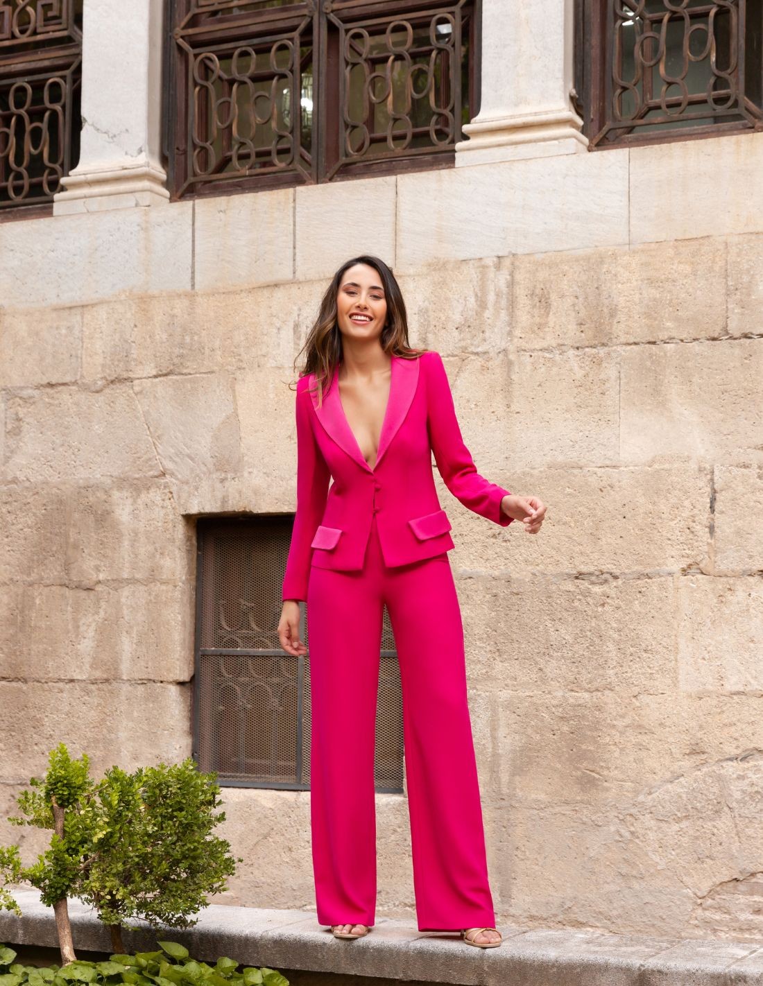 trajes-de-chaqueta-y-pantalon-mujer-para-bodas-492vdy.jpg