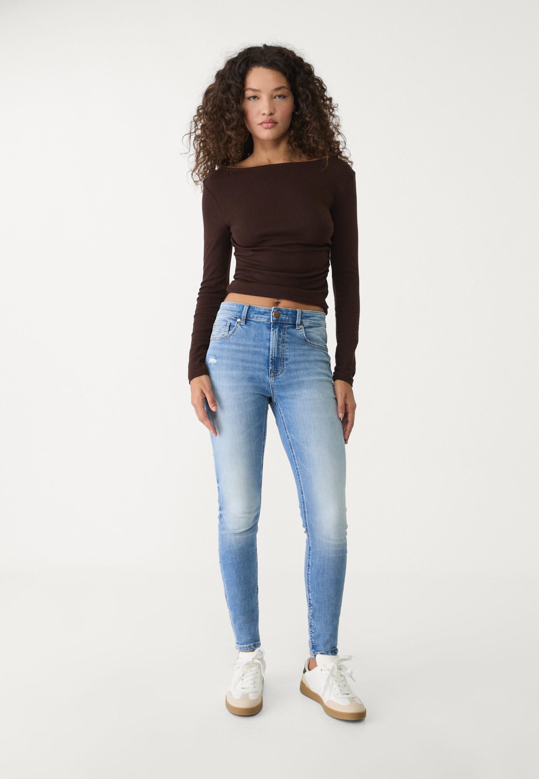 vaqueros-mujer-stradivarius-476tci-1.jpg